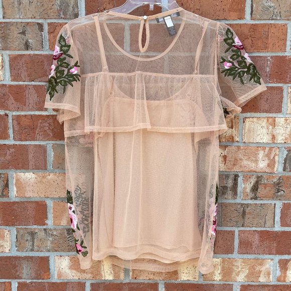 Top Embroidery Floral Size Medium With Camisole - Picture 4 of 9